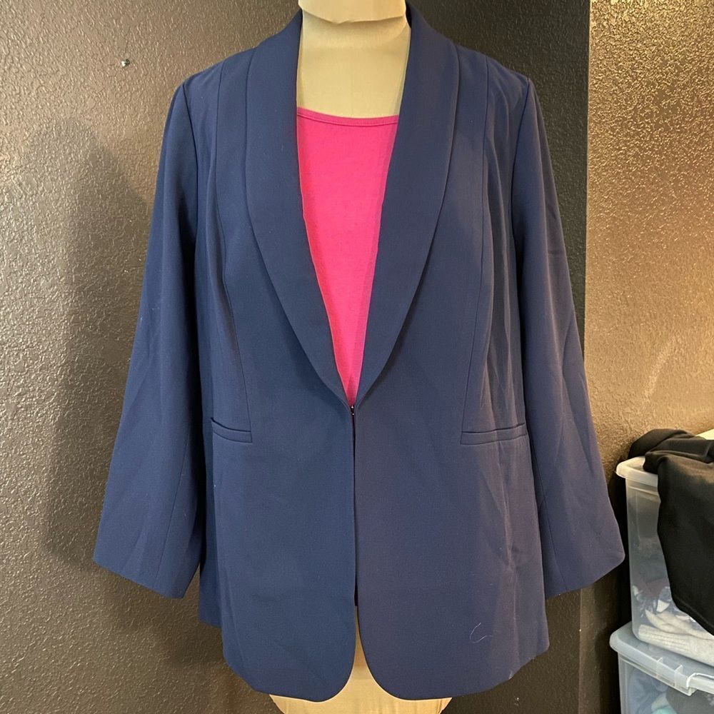 Talbots WOMAN Petite 14W navy lightweight wrinkle free career clasp front blazer